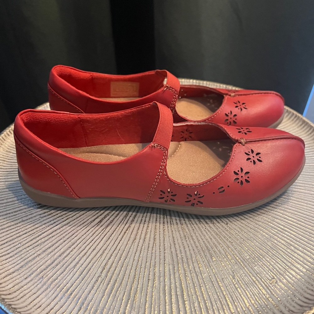 Earth Origins Leather Mary Janes